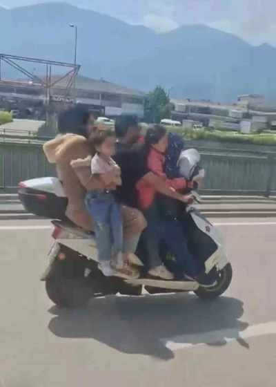 Bursa&rsquo;da motosiklete 5 kişi binen aile y&uuml;rekleri ağza getirdi
