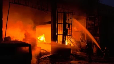 Bursa'da m&uuml;h&uuml;rlenen boya imalathanesinde yangın &ccedil;ıktı
