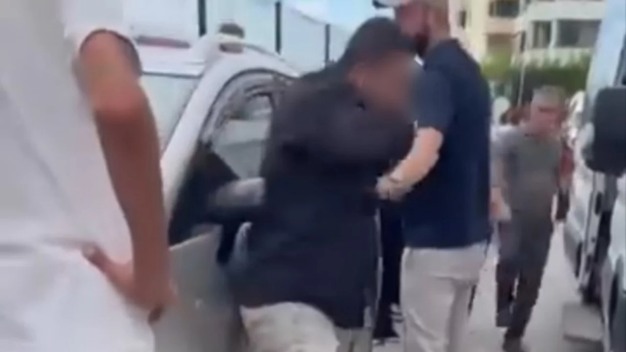 Bursa'da &Ouml;ğrencilerin &ouml;n&uuml;nde servis şof&ouml;rleri birbirine girdi! 