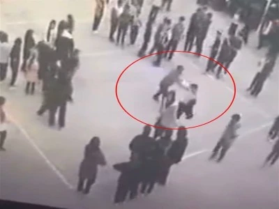 Bursa'da &ouml;ğrencisini tekme-tokat d&ouml;vd&uuml;