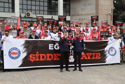 Bursa'da &ouml;ğretmenlerden şiddete karşı a&ccedil;ıklama