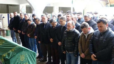 Bursa'da okulda kalp krizi ge&ccedil;irip hayata veda eden lise &ouml;ğrencisi toprağa verildi