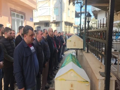 Bursa'da &ouml;ld&uuml;r&uuml;len baba ve oğul son yolculuğuna uğurlandı