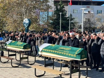 Bursa'da &ouml;ld&uuml;r&uuml;p intihar etmişti, kızıyla yanyana toprağa verildi