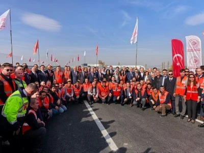 Bursa'da &ouml;l&uuml;ml&uuml; kazaları bitiren k&ouml;pr&uuml;l&uuml; kavşağı Bakan Uraloğlu a&ccedil;tı  