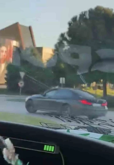 Bursa&rsquo;da otomobil b&ouml;yle drift attı
