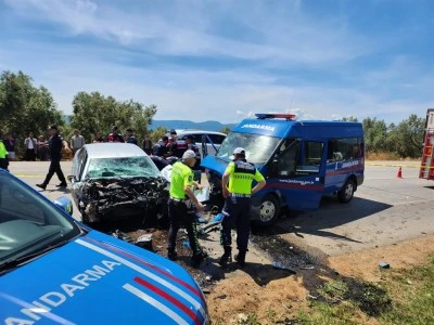 Bursa'da trafik kazası: 2 asker yaralandı 1 &ouml;l&uuml;! 