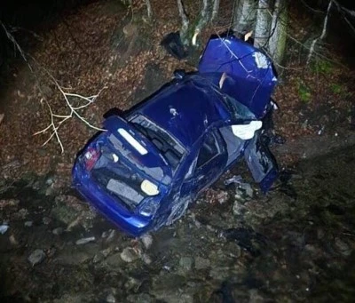 Bursa'da otomobil u&ccedil;uruma yuvarlandı: 3 yaralı