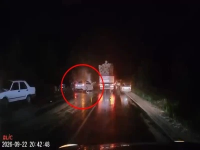 Bursa'da otomobiller &ccedil;arpıştı: 1 &ouml;l&uuml;, 1 ağır yaralı