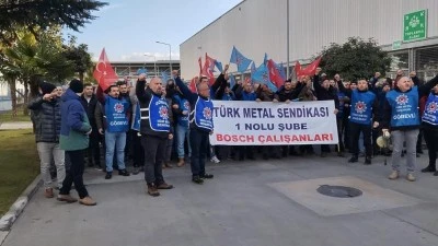 Bursa'da otomotiv iş&ccedil;ilerinin eylemi s&uuml;r&uuml;yor