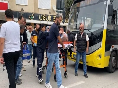 Bursa'da &ouml;zel halk otob&uuml;s&uuml;n&uuml;n &ccedil;arptığı kadın hayatını kaybetti