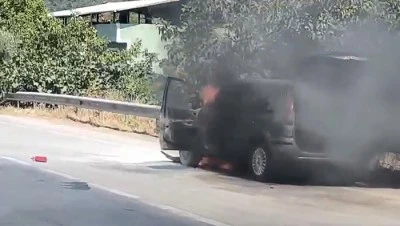 Bursa'da panik anlar: Seyir halindeki ara&ccedil; k&uuml;le d&ouml;nd&uuml;