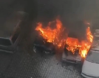Bursa'da park halindeki otomobiller alev topuna d&ouml;nd&uuml;