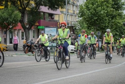 Bursa'da pedallar sağlıklı hayatı teşvik etmek i&ccedil;in &ccedil;evrildi