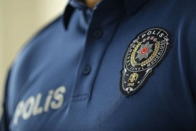 Bursa'da polis memuru ara&ccedil; i&ccedil;inde canına kıydı...