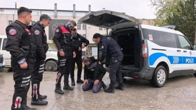 Bursa'da polislere direndi biber gazını yedi