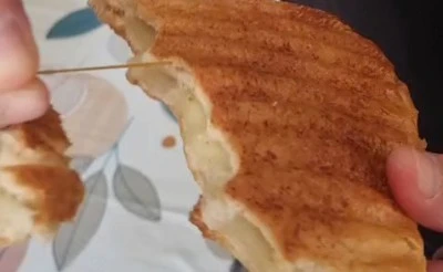 Bursa'da sahur i&ccedil;in aldığı ekmekten &ccedil;ıkanı g&ouml;r&uuml;nce şok oldu! 