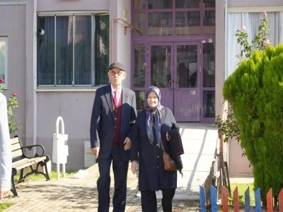 Bursa'da şehit ailesini makam aracıyla evlerinden aldırıp t&ouml;reni izlemelerini sağladı