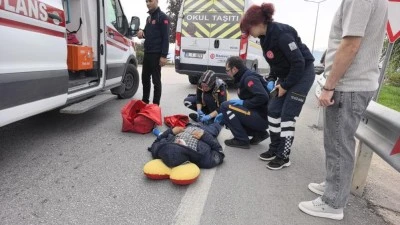 Bursa'da servis minib&uuml;s&uuml;n&uuml;n &ccedil;arptığı yaşlı adam ağır yaralandı