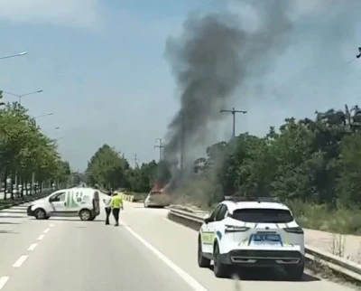 Bursa&rsquo;da seyir halindeki otomobil alev alev yandı