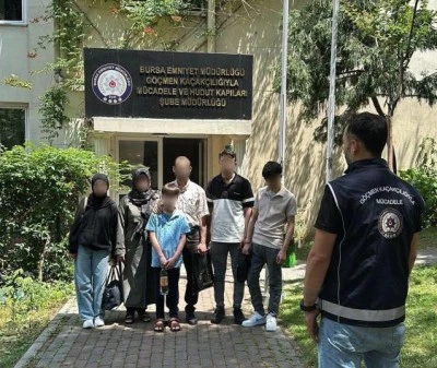 Bursa'da şok baskınla 7 ka&ccedil;ak g&ouml;&ccedil;men yakalandı