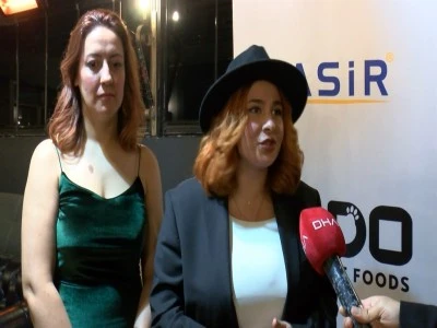 Bursa'da sokak hayvanları yararına yılbaşı eğlencesi