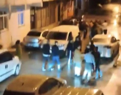 Bursa&rsquo;da sokak ortasında meydan muharebesi gibi kavga