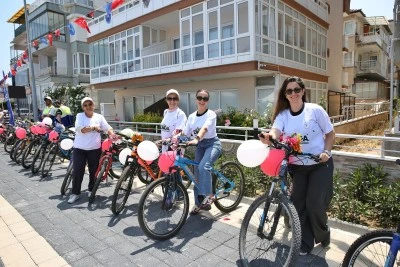 Bursa'da 'S&uuml;sl&uuml; Kadınlar' &ccedil;evre i&ccedil;in pedal &ccedil;evirdi