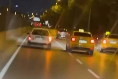 Bursa'da taksiciler bir aracı kıskaca aldı