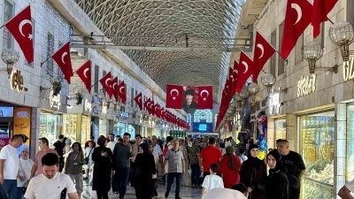 Bursa&rsquo;da Tarihi Kapalı &Ccedil;arşı T&uuml;rk bayraklarıyla donatıldı