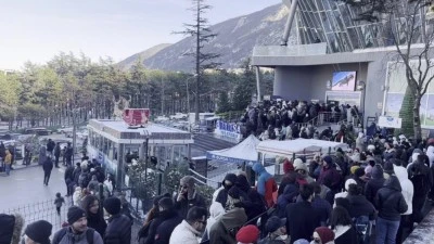 Bursa'da teleferik kuyruğu metrelerce uzadı