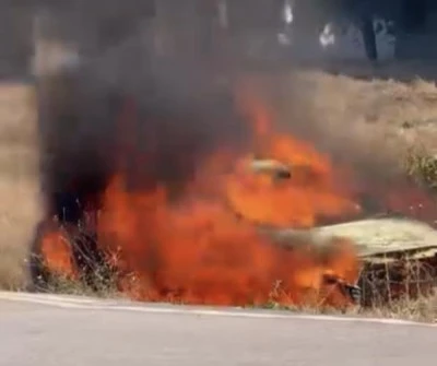 Bursa'da terk edilmiş otomobil alev alev yandı