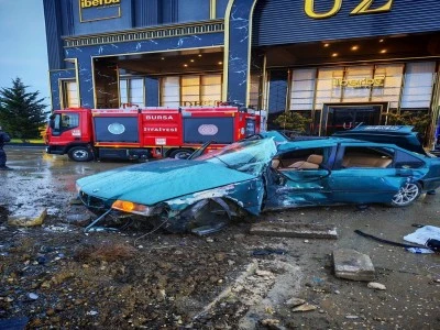 Bursa'da trafik kazası: 1 &ouml;l&uuml; 2 yaralı! 