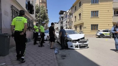 Bursa'da trafik kazası: 3 yaralı! 