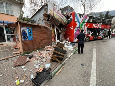 Bursa'da turistik tur otob&uuml;s&uuml; kaza yaptı