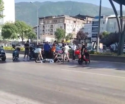 Bursa'da &uuml;st ge&ccedil;idi kullanmayan kadına ara&ccedil; &ccedil;arparak metrelerce s&uuml;r&uuml;kledi