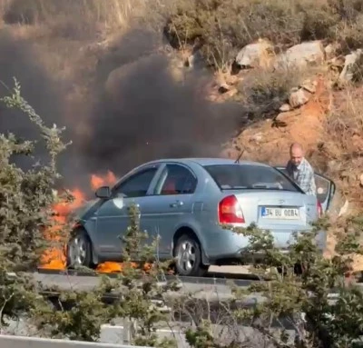 Bursa'da yanan aracını s&ouml;nd&uuml;rmek i&ccedil;in yardım istedi ama kimse oralı olmadı