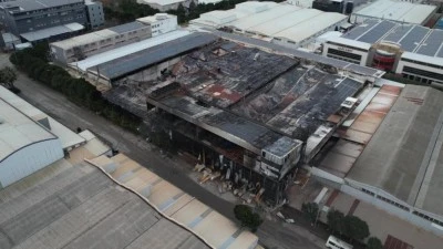 Bursa'da yanan fabrikanın havadan g&ouml;r&uuml;nt&uuml;leri