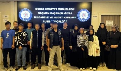 Bursa'da yapılan operasyonlarla ka&ccedil;ak g&ouml;&ccedil;menler yakalandı