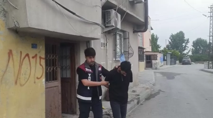 Bursa'da yaşlı &ccedil;ifti 100 milyon lira dolandırdılar!