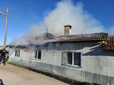 Bursa'da yaşlı &ccedil;iftin evi kullanılmaz hale geldi