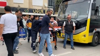 Bursa'da yaşlı kadın &ouml;zel halk otob&uuml;s&uuml;n&uuml;n altında kaldı