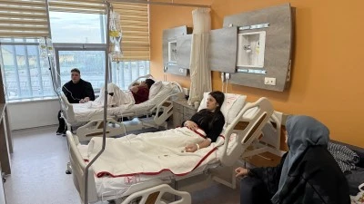 Midyeden zehirlenen 4 gen&ccedil; hastaneye kaldırıldı