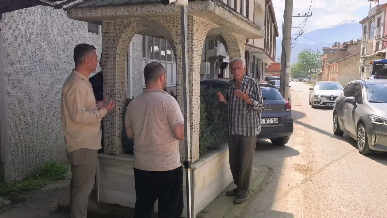 Bursa'da yol kenarındaki gizemli mezar, yeniden g&uuml;ndem oldu