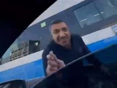 Bursa'da yol verme kavgasında aracın camını kıran s&uuml;r&uuml;c&uuml;ye zamlı ceza!