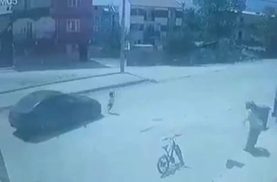 Bursa'da yola fırlayan &ccedil;ocuk &ouml;l&uuml;mden d&ouml;nd&uuml;