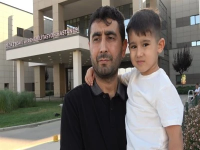 Bursa'da y&uuml;zlerce hastayı hayata bağlayan doktor, DMD hastası oğluna şifa arıyor