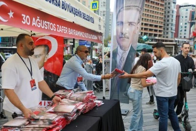 Bursa'da Zafer coşkusu ay yıldız ile ta&ccedil;landı