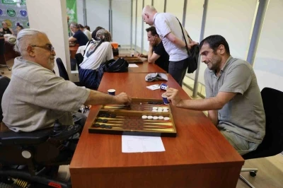 Bursa&rsquo;da zarlar eşitlik i&ccedil;in atıldı