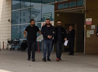 Bursa'da zehir taciri polislerden ka&ccedil;amadı